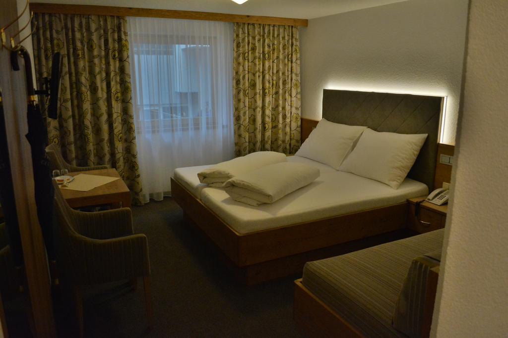 Hotel Garni Maria Theresia Ischgl Esterno foto