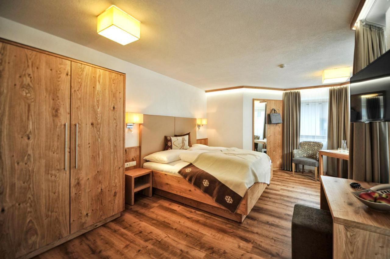 Hotel Garni Maria Theresia Ischgl Esterno foto