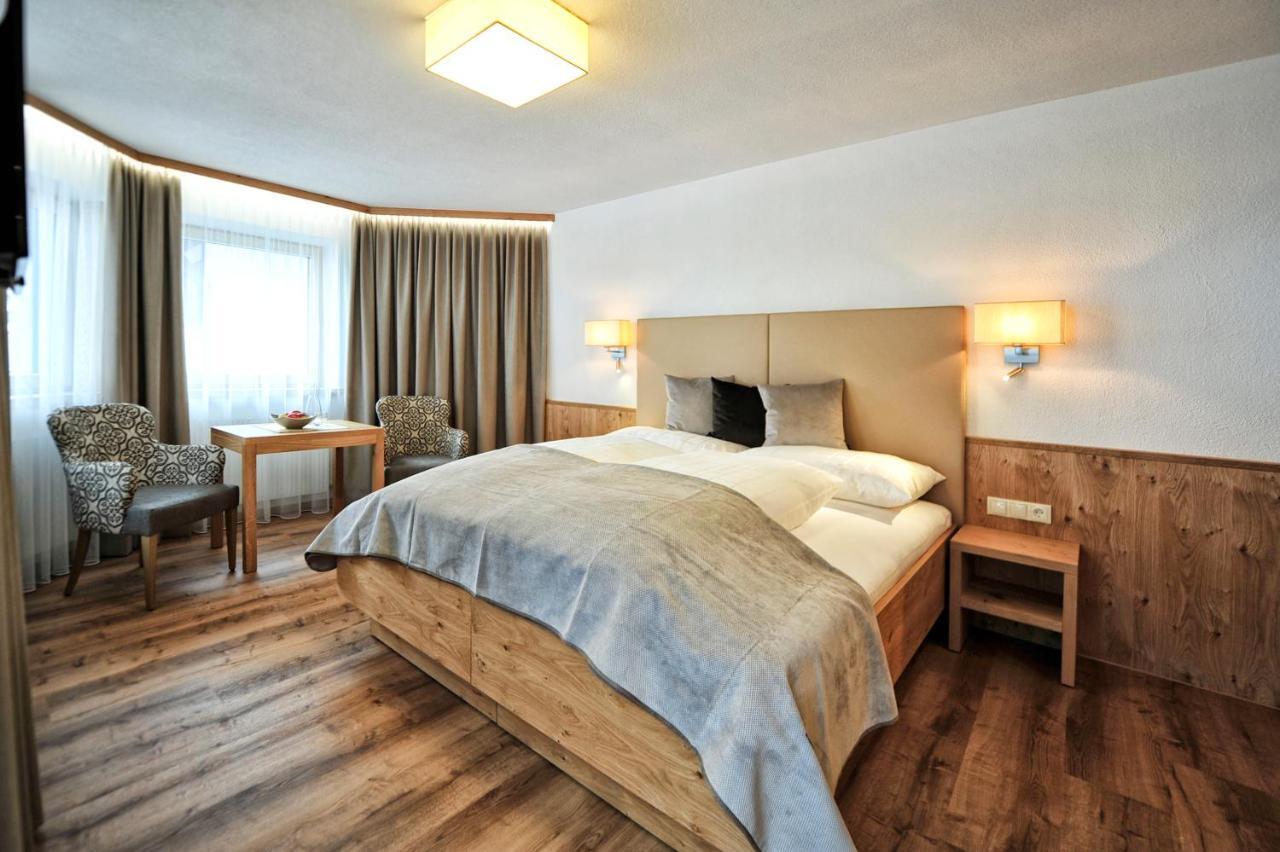 Hotel Garni Maria Theresia Ischgl Esterno foto